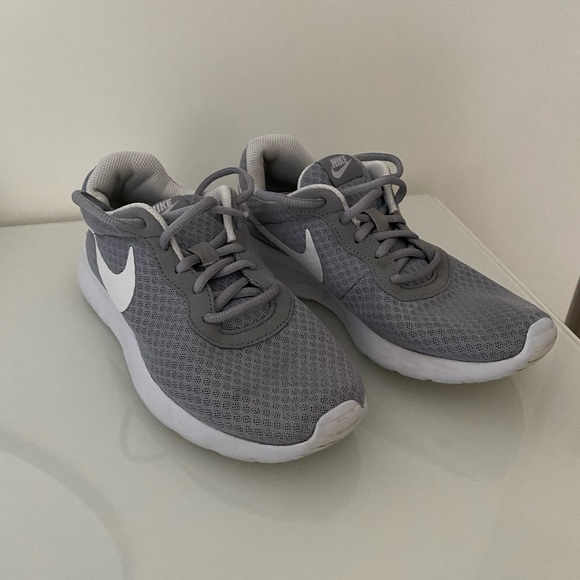 Nike Shoes - Nike Gray and White Size 7